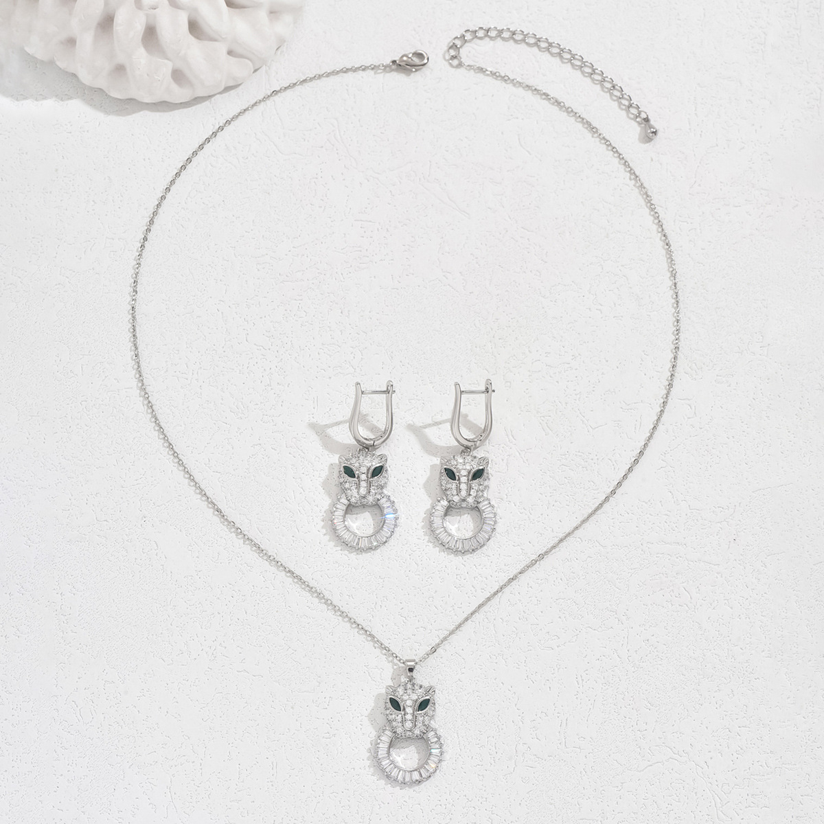 Collier Avec Pendentif Tête De Léopard Et Zircons Pour Femme_voghion.com