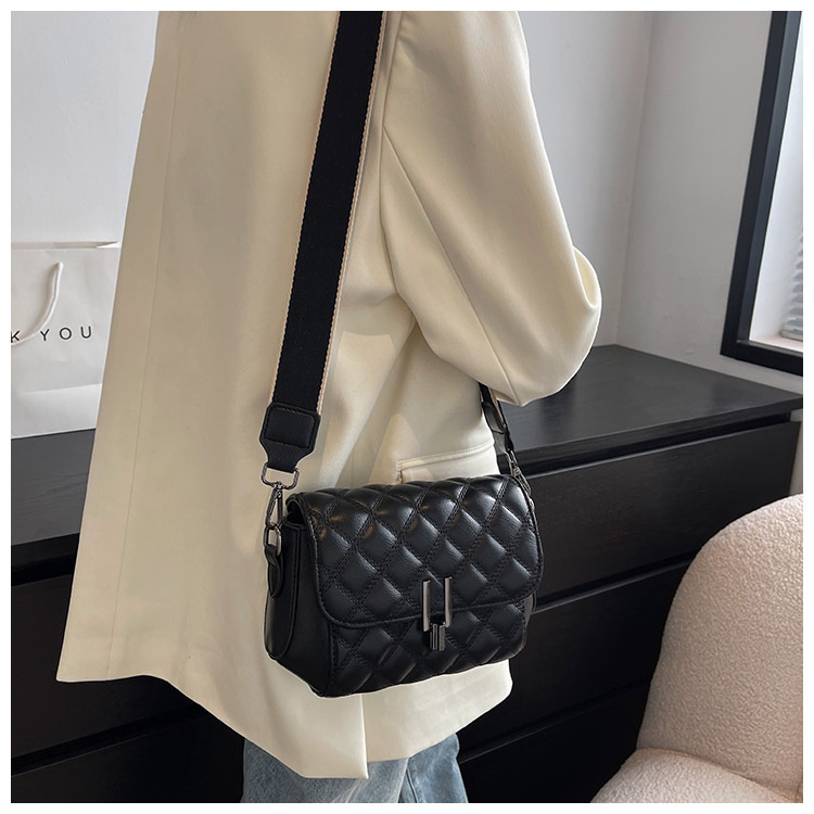 New fashion oneshoulder female bag rhombus embroidery thread messenger bagpicture2