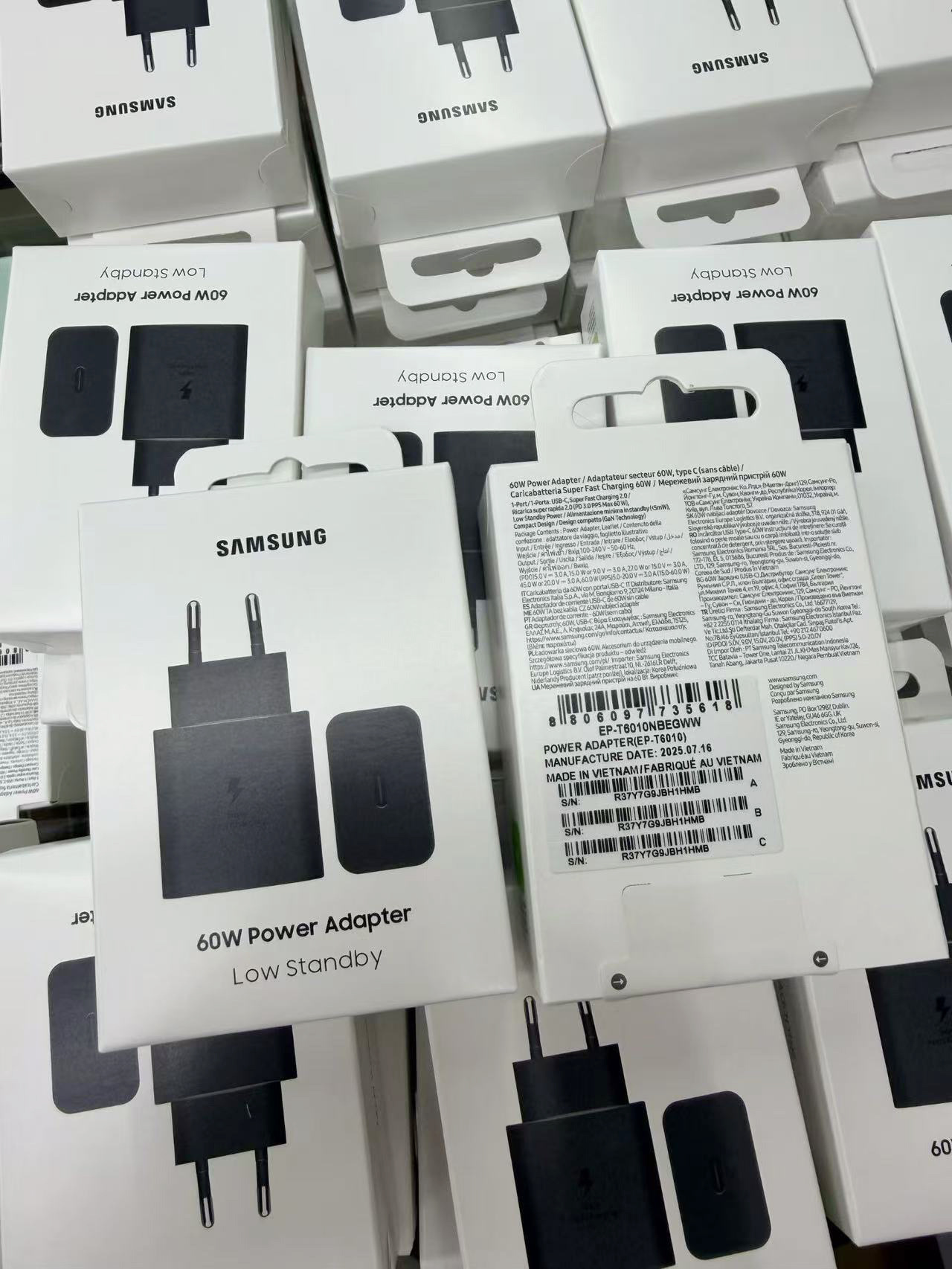 Cargador Rápido para Celular EP-T6010 60W de ABS, Carga Rápida, Puerto USB-C, para Teléfonos Celulares y Tabletas