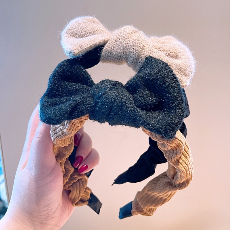 South Korea's Dongdaemun Autumn And Winter New Knitted Bowknot Contrasting Color Headband Western Simple Temperament Pressure Hair Sweet Headband display picture 3