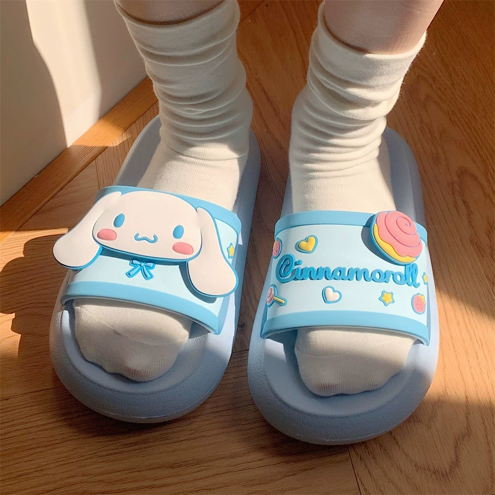 Домашние домашние милые тапочки с ощущением навоза Sanrio подлинные авторизованные толстые нижние сандалии для женщин Лето