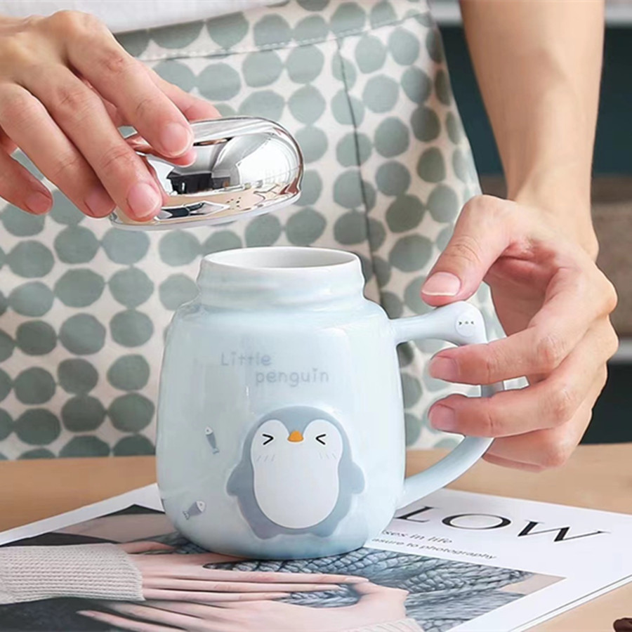 Taza de cerámica cubierta de espejo doméstica de alto valor visual en relieve taza de animales pequeños de oficina cubierta a prueba de fugas taza