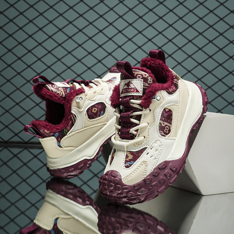 Fabricantes de zapatos de cuero caliente al aire libre tendencia de invierno con suela gruesa antideslizante y zapatillas deportivas de lana para niños