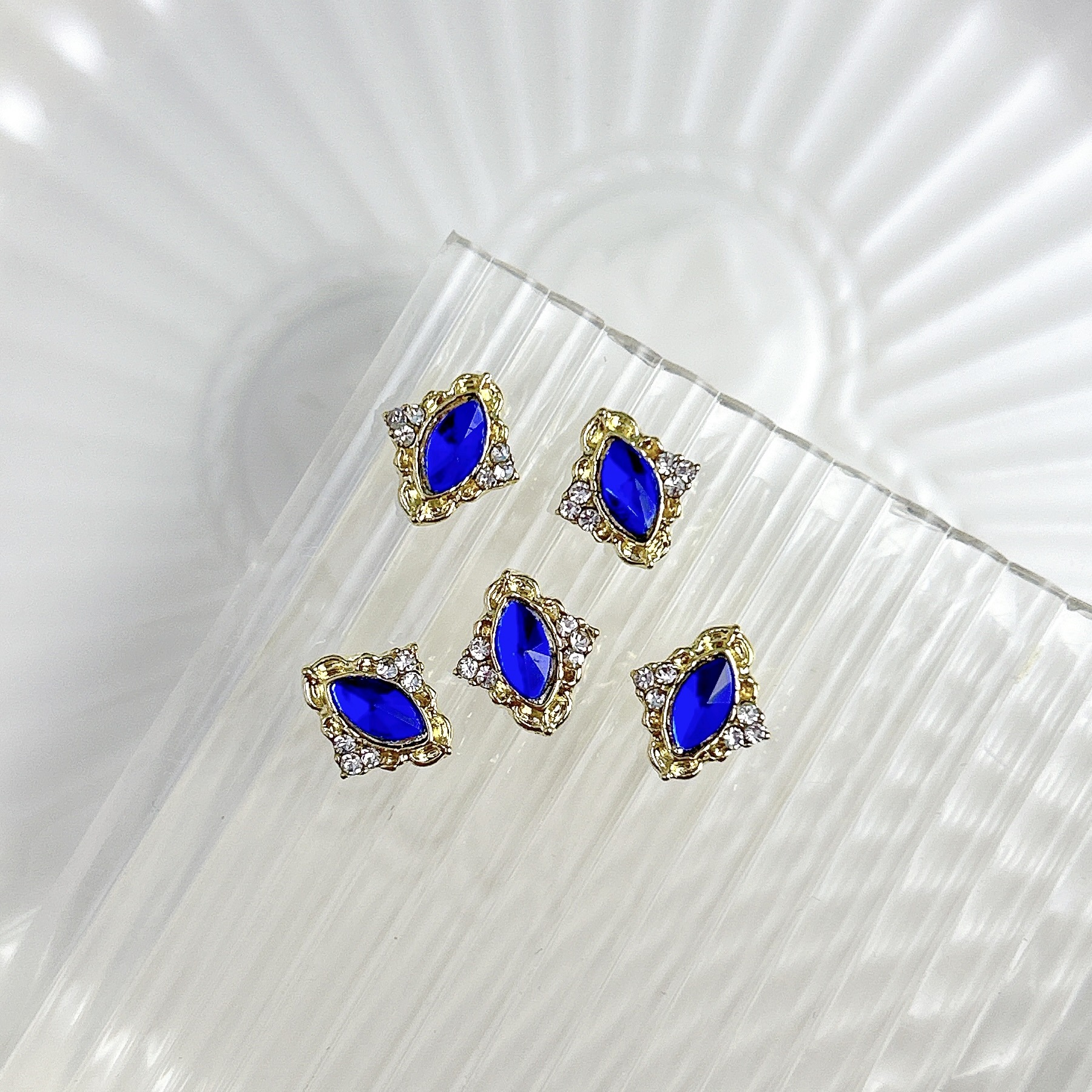 Nueva aleación china joyas de manicura taladro explosión grasa flash Fang amor gota de agua XiFeiYuan la misma armadura de la corte con taladro