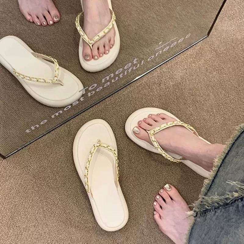 2024 милый новый стиль высокого уровня холодные тапочки для женщин весной и летом носить повседневную дикую юбку ленивый шлепанец