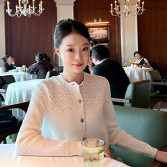 オリジナル開発! 南油の小さい香の風の菱格の透かし彫りの編み物は簡単にやせている丸首の長袖のメリヤスのカーディガンの上着を現します。