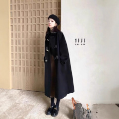 女性用ホーンボタンウールコート 2025 新しいハイエンド冬服小柄な韓国ヘップバーンスタイルウールコート