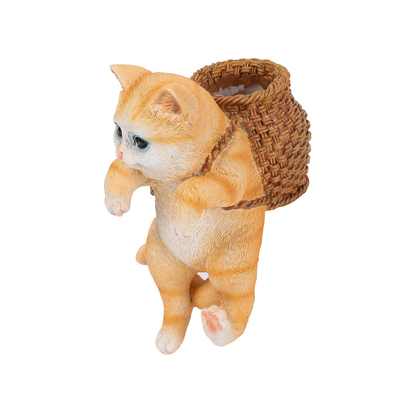 Кошка-перевозчик с желтыми полосками