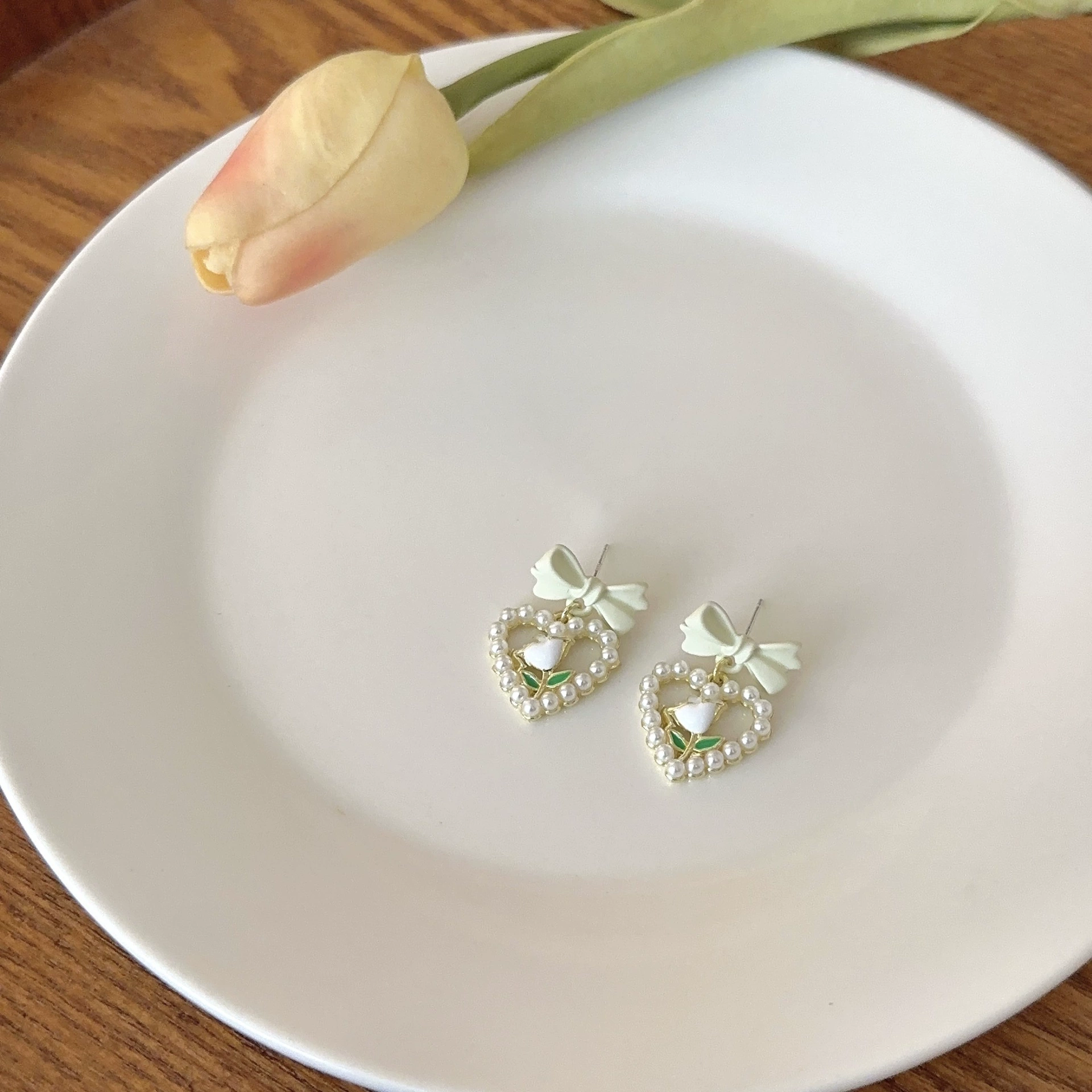 Fashionable fresh earrings, silver 925 sample, flowered