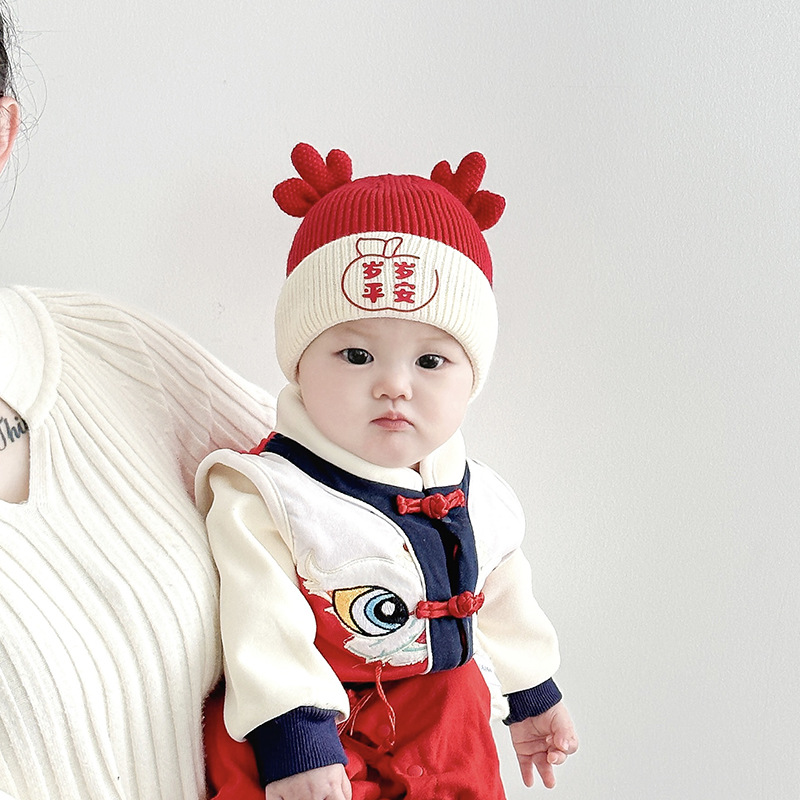 Sombreros para bebés otoño e invierno feliz Año Nuevo rojo grueso calentamiento sombrero de lana para hombres y mujeres bebés pequeños meses sombrero de punto
