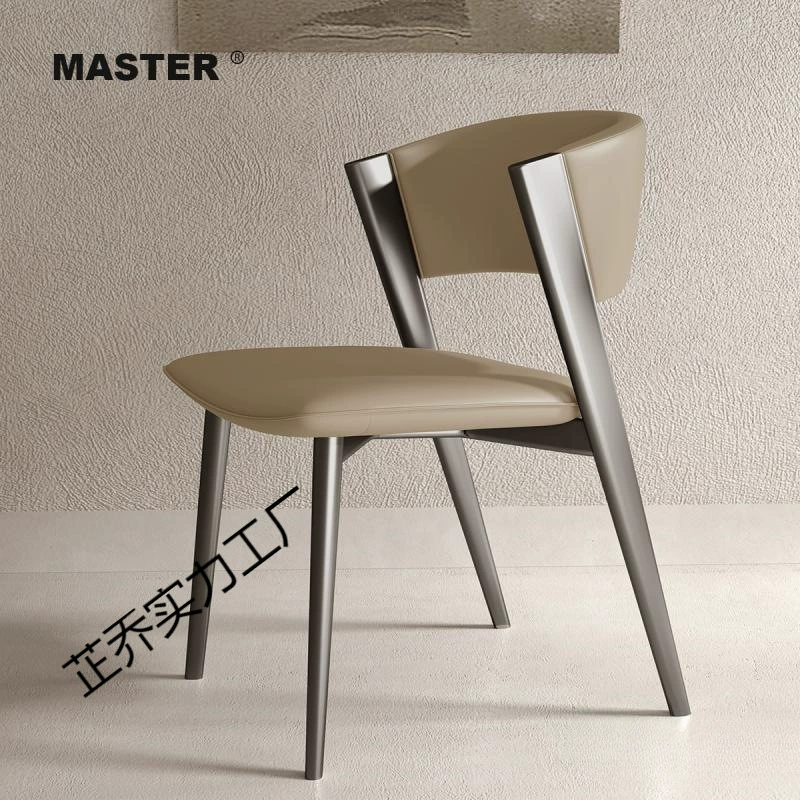 Легкий роскошный дизайнерский туалетный столик в итальянском стиле с креслом со спинкой, современный обеденный стул для дома, роскошная столовая с высоким освещением.