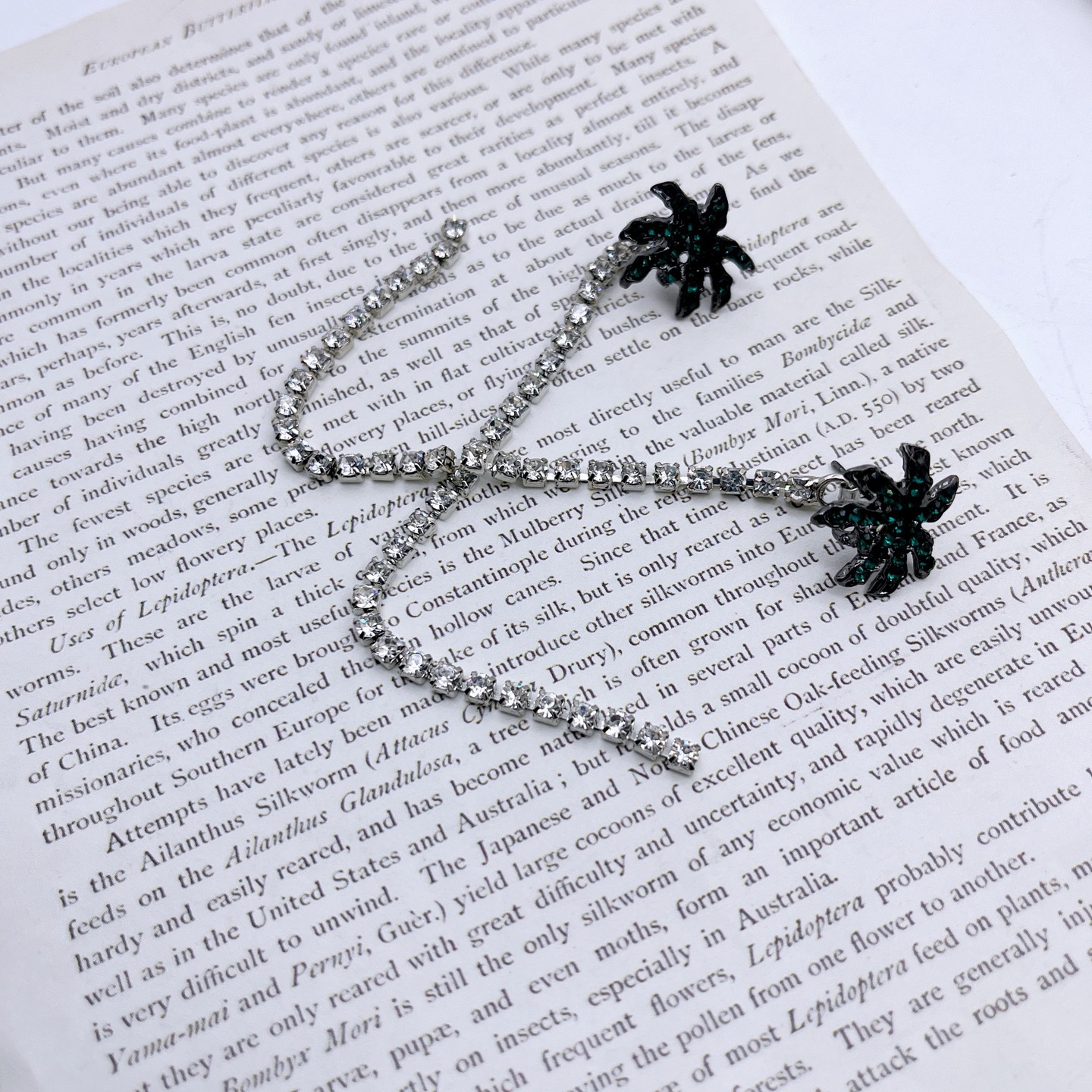 1 Pair Tassel Retro Alloy Drop Earrings display picture 5