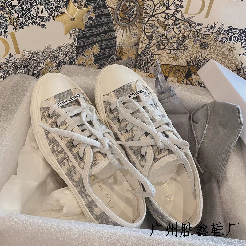 D family gray-white board shoes women's 2023 spring new letter presbyteria embroidered small white shoes breathable thick-soled casual shoes