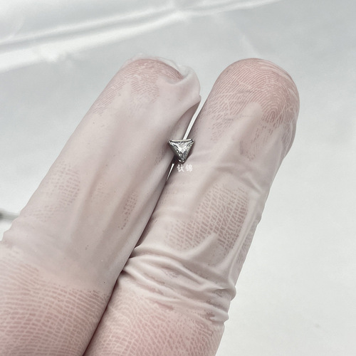 Titanium Brocade Piercing F136 Titanium Alloy Geometric Triangular Bezel Pink White Diamond Earrings Lip Nails 16G Ear Bone Nails Wholesale