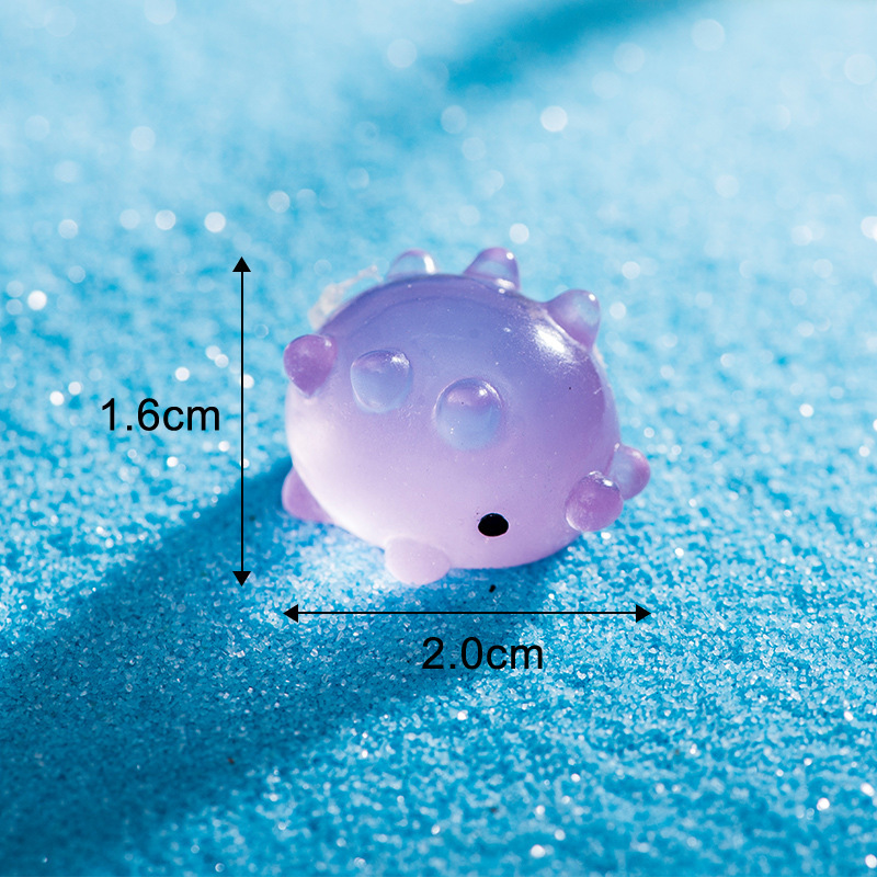 Sea cucumber-luminous version / Organisms in the ocean