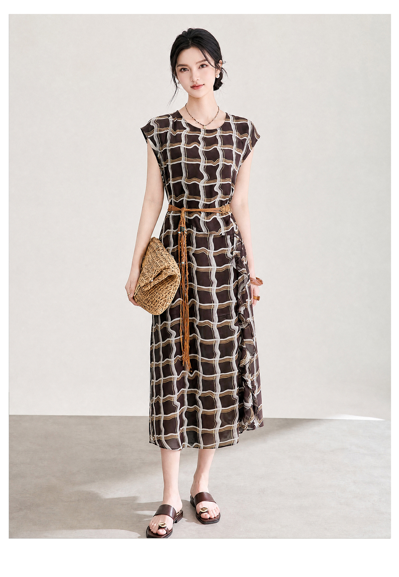 Đầm maxi nữ cổ điển họa tiết kẻ ô vuông, không tay, eo thắt dây, dáng suông dài — xanh lam chi tiết 11