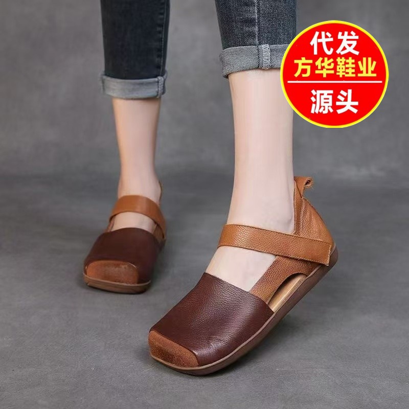Bolsa retro 2026 zapatillas de verano nuevo velcro de suela suave cabeza cuadrada empalmado color estilo nacional zapatos de moda