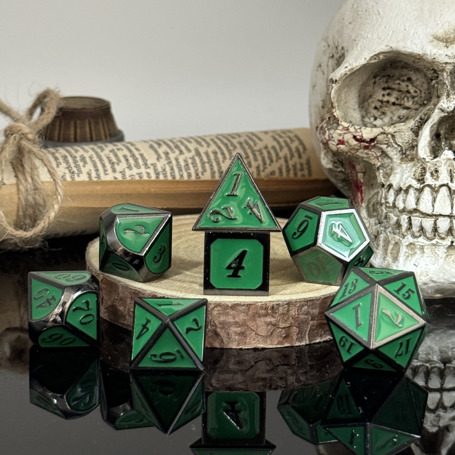 Dados de metal dnd dragón y mazmorras juego de mesa juego de dados sólidos trpg running ground poliedro cromado