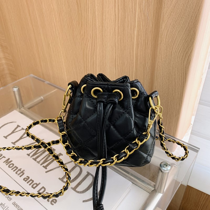 Bolso de hombro para niños y niñas Lingge de moda, cordón de aire extranjero, bolso de cubo de bebé de color sólido simple, nuevo bolso de cadena para niños