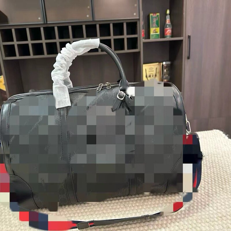 Travel Bag with Large Capacity, New Model from Gucci, Direct from the Manufacturer, Lightweight and Spacious Travel Bag with Large Capacity, New Model from Gucci, Direct from the Manufacturer, Lightweight and Spacious