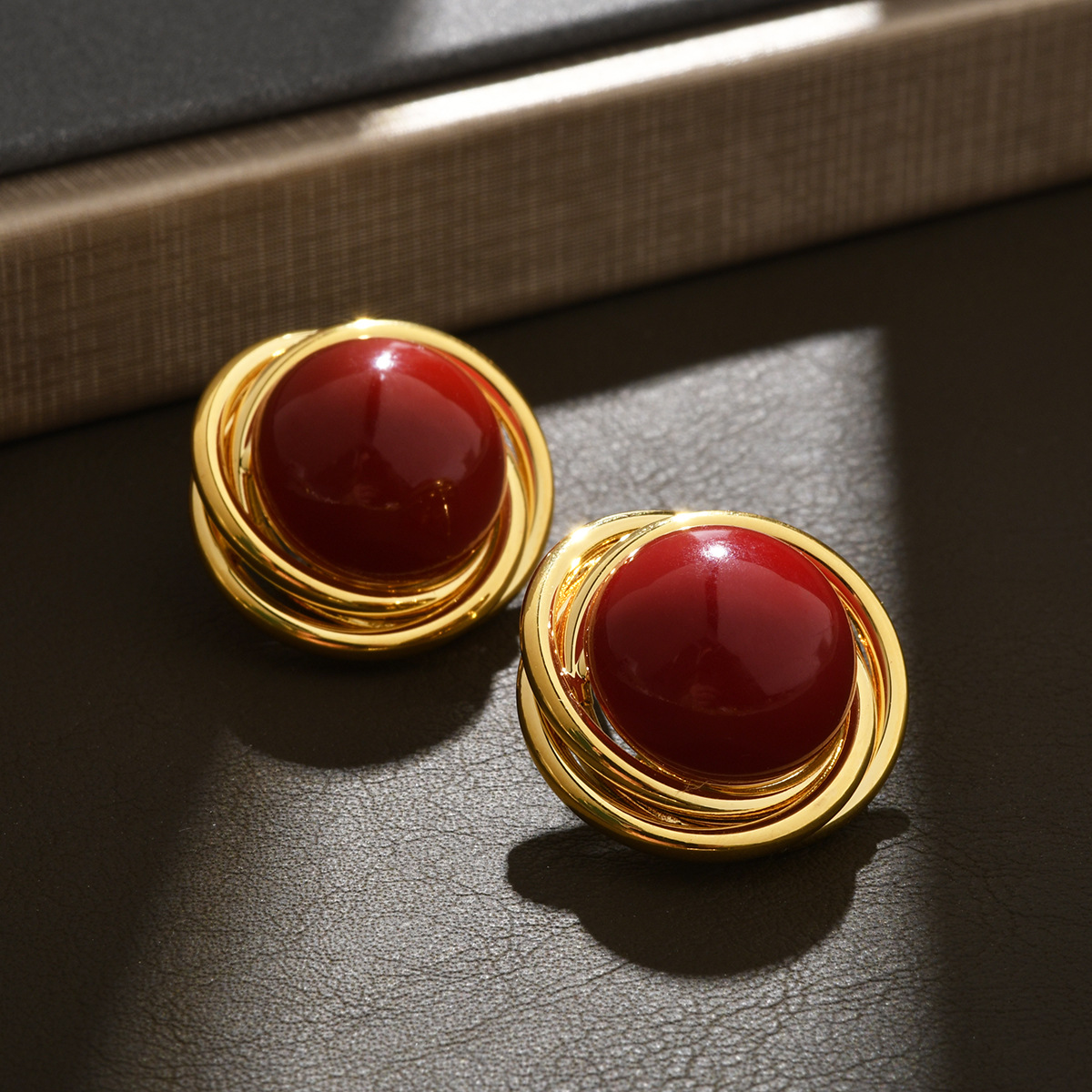 Retro elegant ear clips from pearl