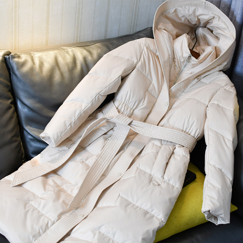 2024년 신상 후드 다운 재킷 여성용 우아한 슬림핏 중간 길이 무릎 아래까지 오는 허리 조임 두꺼운 흰색 오리털 코트 트렌디