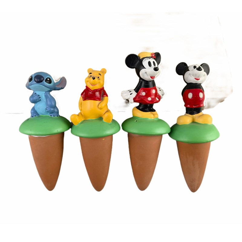 El fabricante produce un dispositivo de riego de flores automático de cerámica, un dispositivo de goteo de arcilla, un filtro de agua de arcilla roja, un juego de dispositivo de riego de flores perezoso de cerámica roja