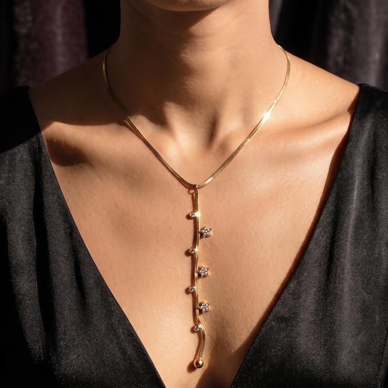 Tina Europa y los Estados Unidos de acero inoxidable transfronterizo en forma de Y collar largo ligero de lujo con diamantes llenos de amor collar de hueso de serpiente plano