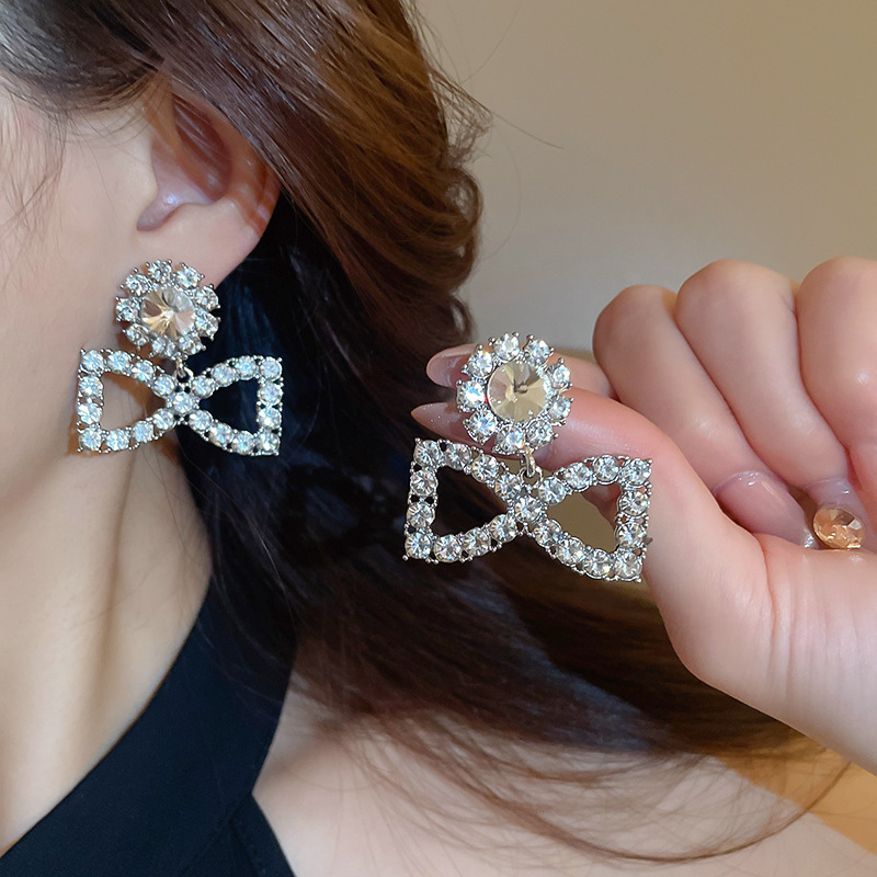 Pendientes de borla de flores de tul de aguja de plata Pendientes de súper hada verde menta fresca Pendientes de diseño exagerado de nicho