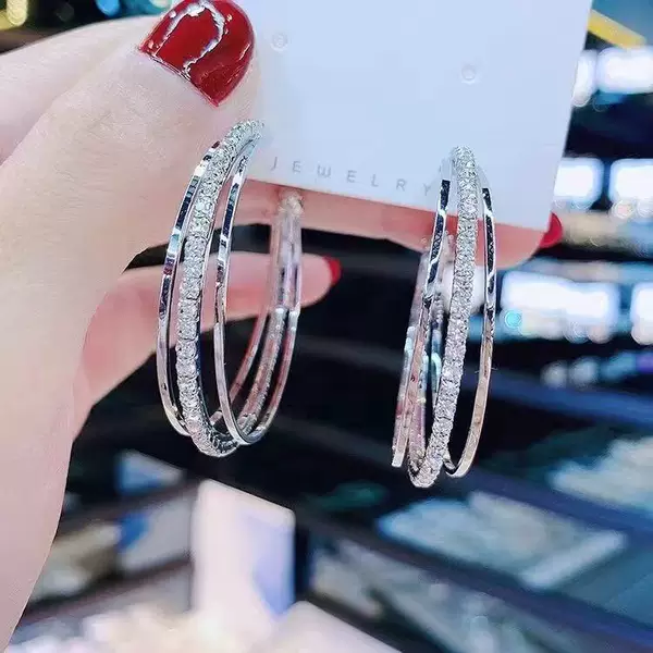 Three-Ring Earrings, Simple and Exquisite, Niche Design, Light Luxury, Versatile, Round Hoop, Elegant Small Studs, Fashionable and High-End Earrings