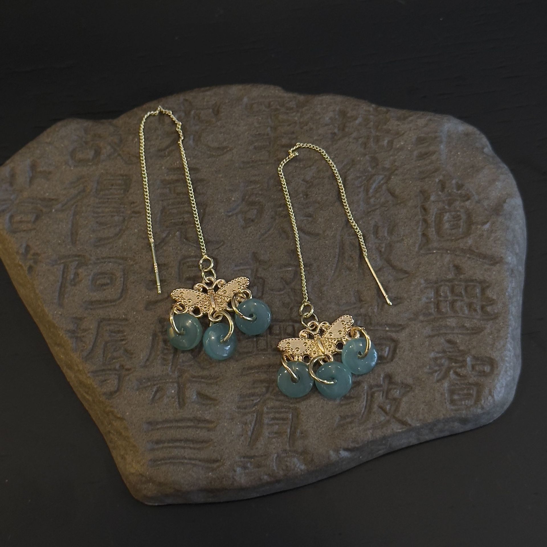 |Nuevo estilo chino estilo nacional retro exquisita mariposa pequeña elegante temperamento universal pendientes de orejas pendientes