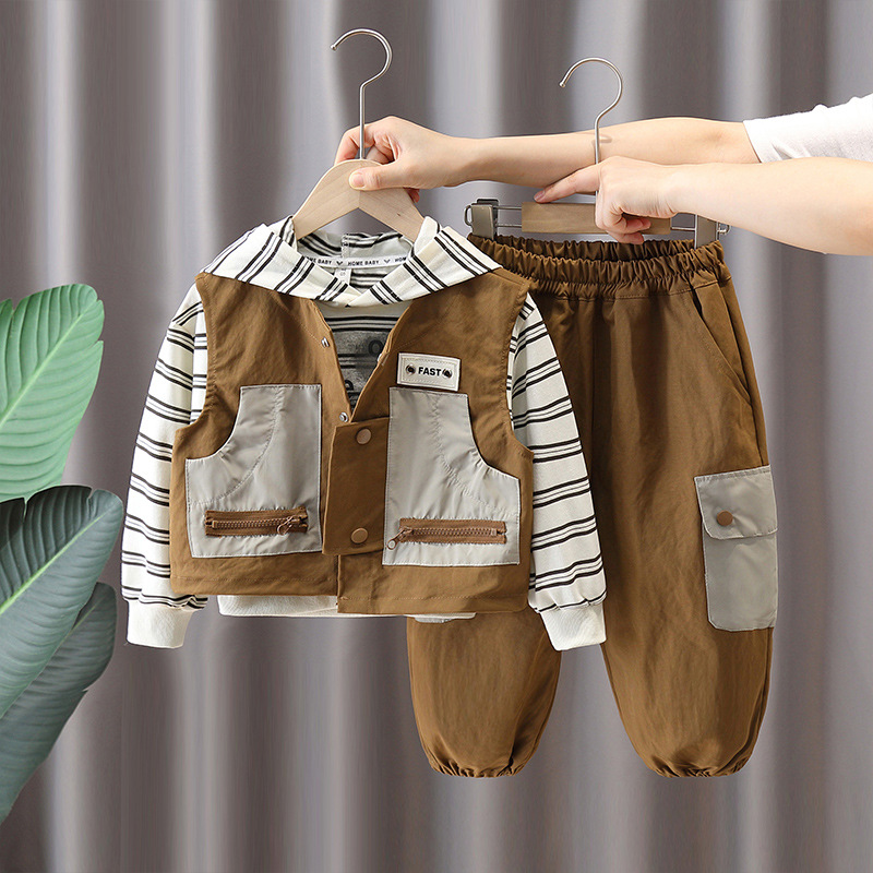 6313 chaleco para niños traje de tres piezas otoño 2024 nuevo suéter a rayas con capucha para niños traje de primavera y otoño