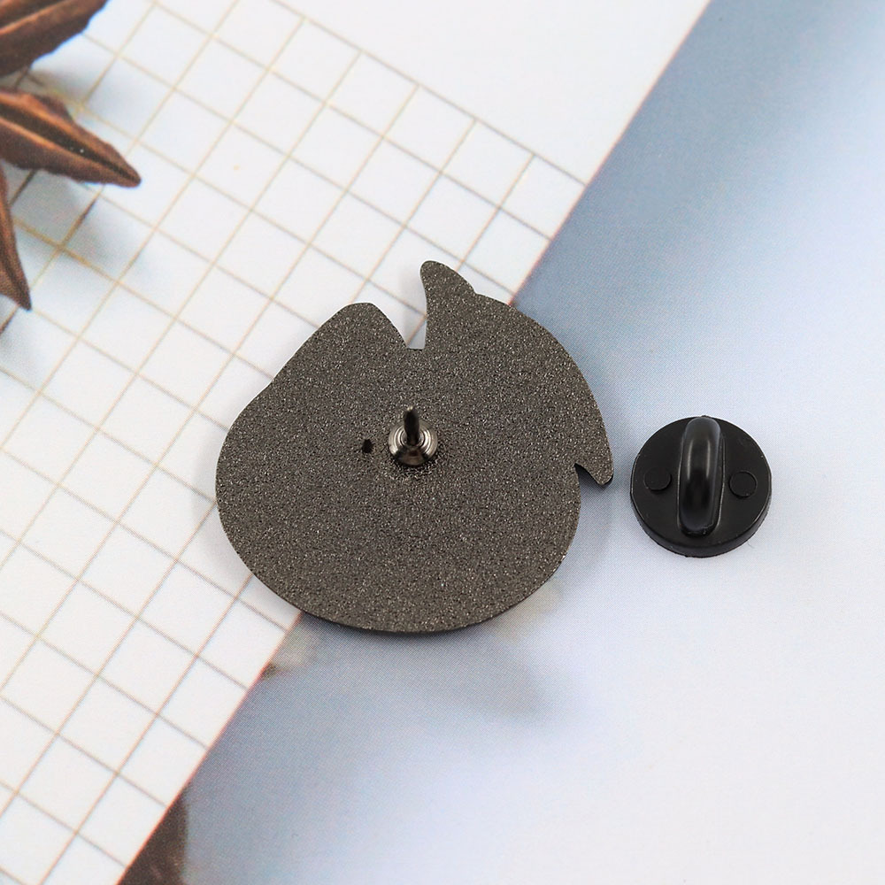 Magic Flying Broom Cute Orange Cat Enamel Badge Kawaii Cartoon Character Badge Novelty Fun Accessory
