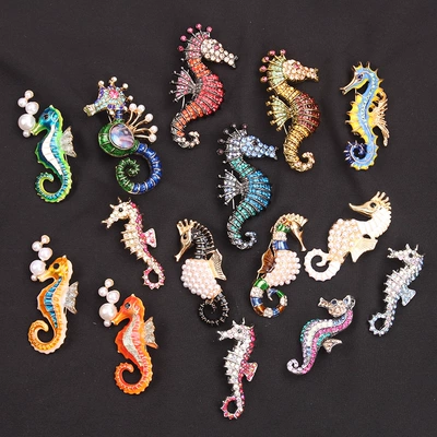 European and American Fashion Marine Animal Pins with Diamonds and Enamel Seahorse Brooches Alloy Badges Clothing Accessories Ready for Sale
