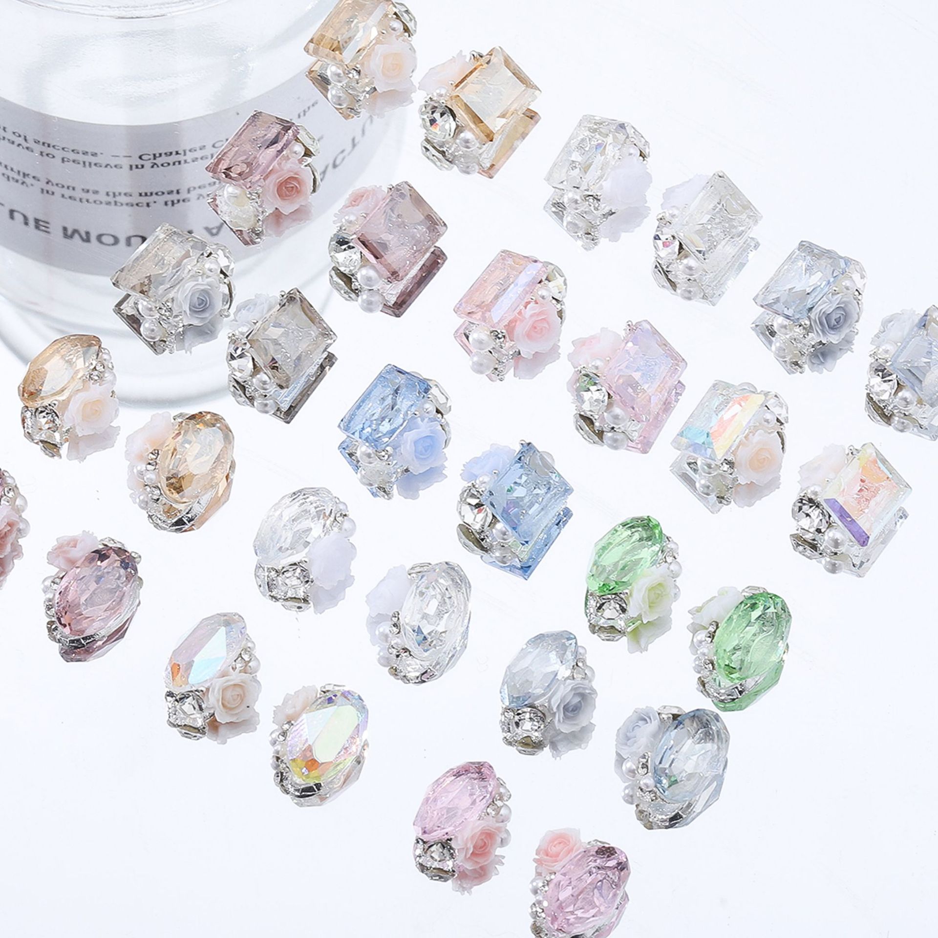 Verano hielo a través de la manicura, pila de cristales, joyería de diamantes, azúcar transparente, huevo de paloma, diamante de uñas, pila de rosas, bola de diamantes, producto terminado