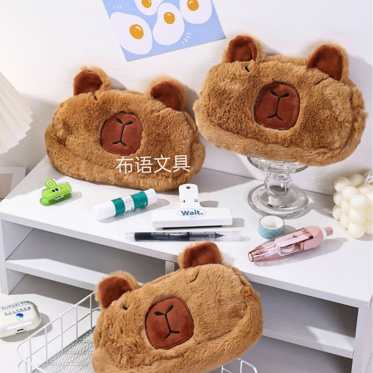 Pequeño Libro Rojo mismo estilo capabala caja de lápiz de peluche lindo papelería de dibujos animados bolsa de almacenamiento de gran capacidad caja de papelería para estudiantes