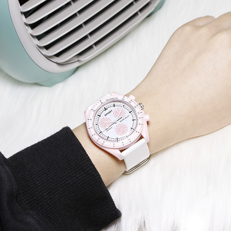 Transfronteriza nuevo reloj deportivo de silicona para mujer Candy simple falso puntero de tres ojos de silicona mujer estudiante reloj de cuarzo