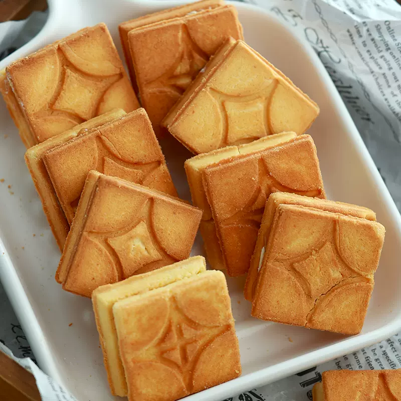 焦糖奶油酥焦糖曲奇饼干小方盒奶油夹心饼干方块酥零食一件代发