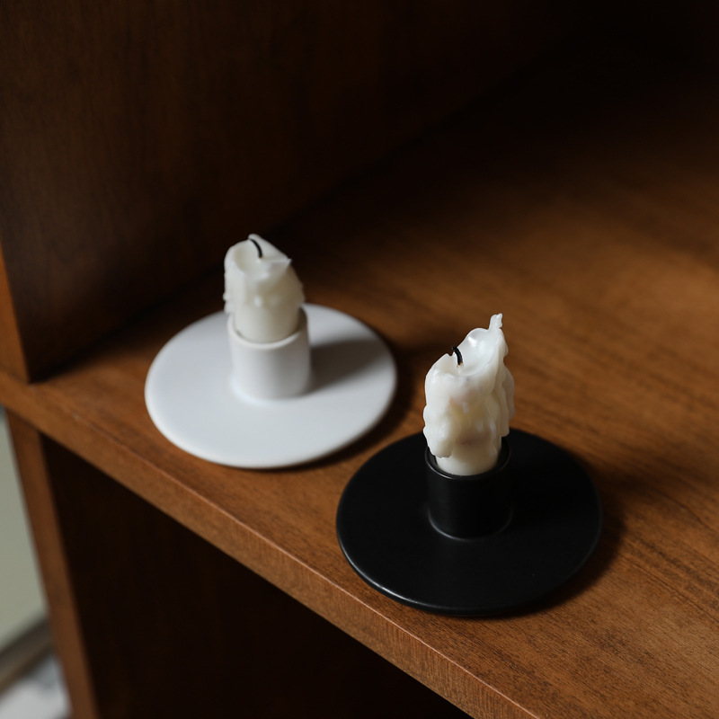 Blanco y negro simple cerámica panela de panela de banano panela decoración vela taza base de vela cena a la luz de la vela para el hogar
