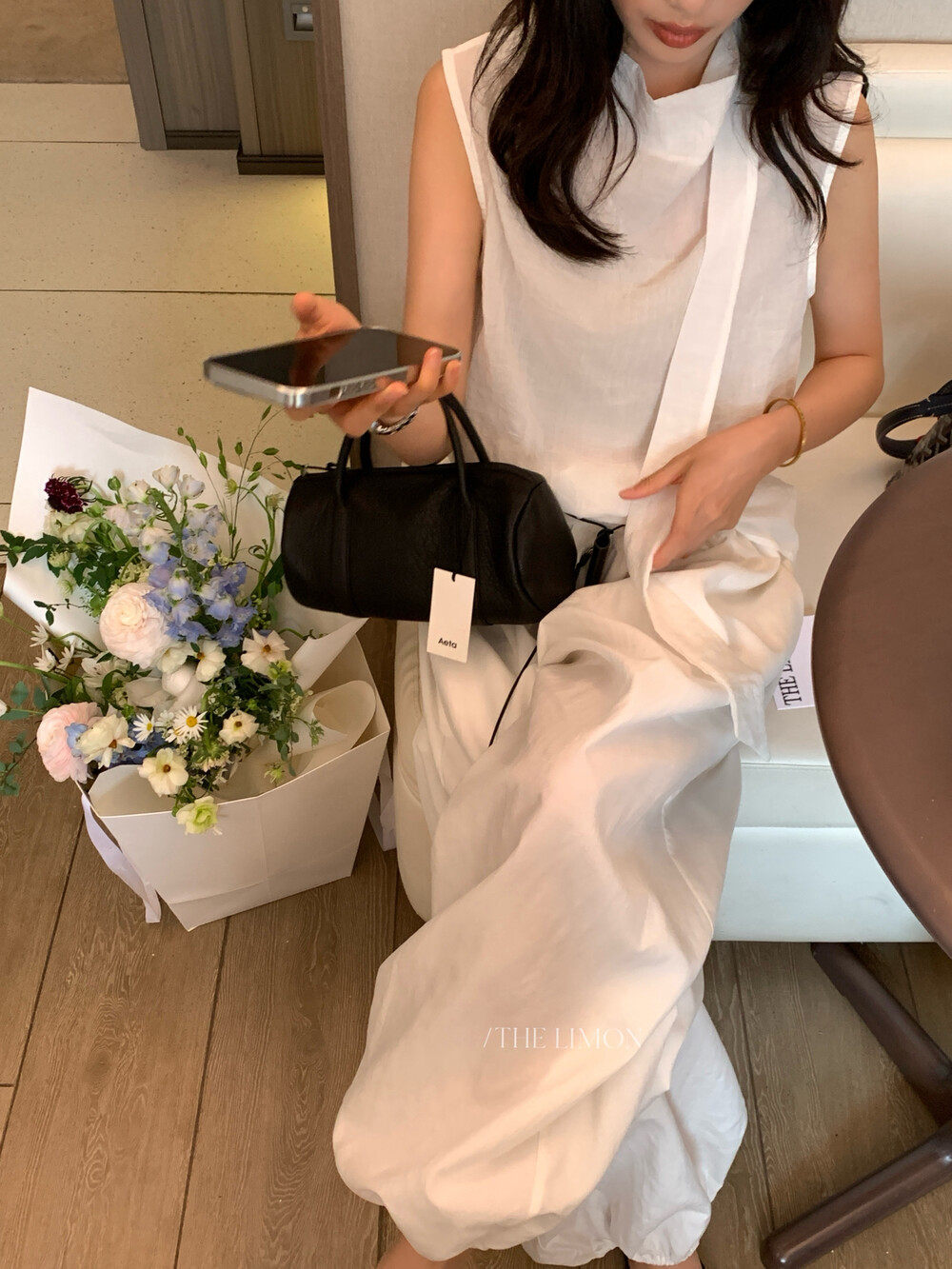 Áo hai dây nữ phong cách Hàn Quốc chất liệu satin tay không cổ chữ V — Xanh đen, màu trắng, màu xám chi tiết 26