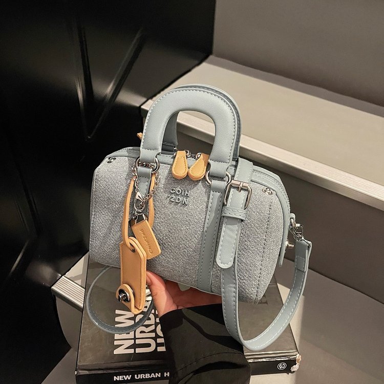 This Year's Popular Small Handbags for Women 2025 New Fashion Boston Pillow Bag Spring Versatile Crossbody Bag