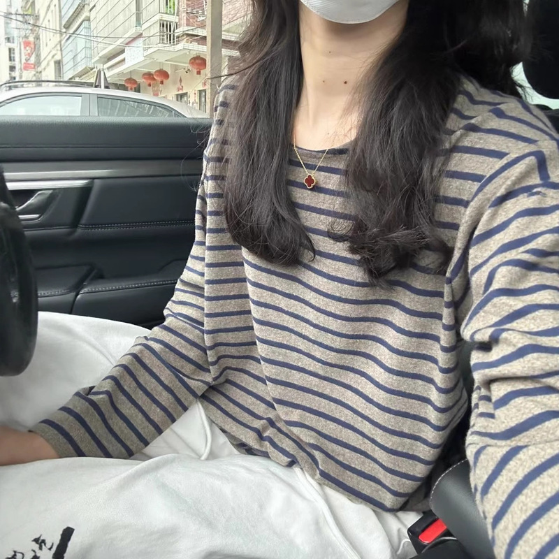 New Korean Style Relaxed and Lazy Striped Long-Sleeve T-Shirt for Women, Autumn and Winter 2025, Brushed Inner Layer, Loose Top New Korean Style Relaxed and Lazy Striped Long-Sleeve T-Shirt for Women, Autumn and Winter 2025, Brushed Inner Layer, Loose Top