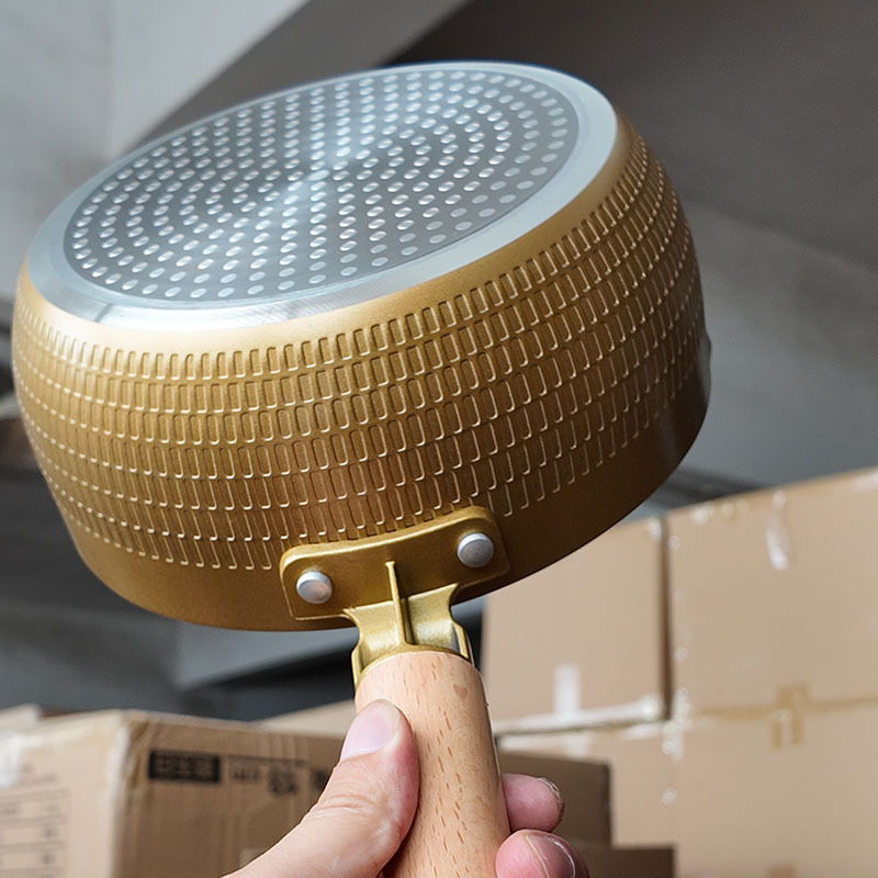 Altın renkli Yukihira Ramen Ev Tipi Düz Tabanlı Çorba Tenceresi, Yapışmaz Yüzeyli Düz Saplı Tencere, Gazlı Ocaklar İçin Uygun_voghion.com