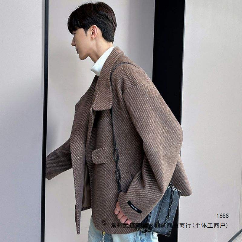 Korean style retro short wool coat for men, niche trendy cool wool coat, new autumn and winter style stand collar trench coat for men.