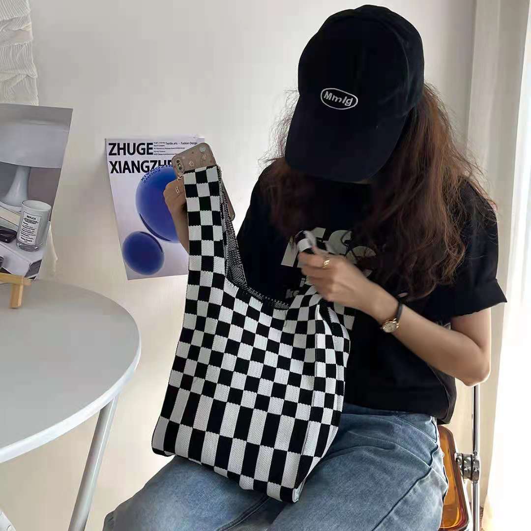 2021 Tablero de chessboard transfronterizo japonés y coreano Bolso de hombro de punto de color de contraste a cuadros Bolso tejido Bolso de hombro para las mujeres