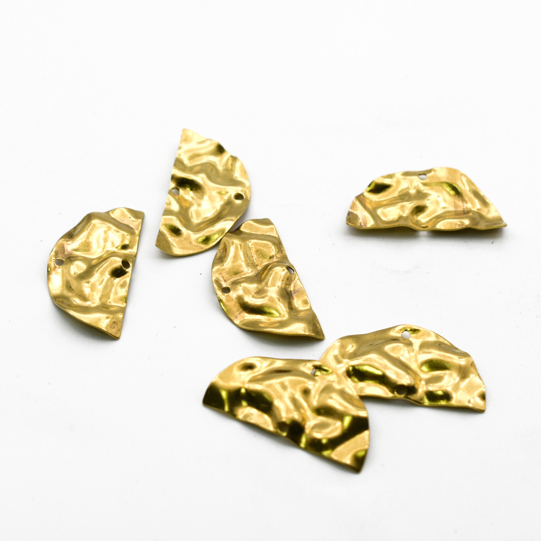 Suministro directo de fábrica tocado collar pulsera colgante DIY accesorios la joyería cobre nuevo patrón geométrico tapping doble agujero semicírculo