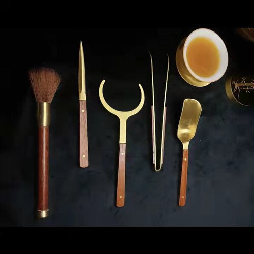 Brass Tea Set with Copper-wood Tea Tongs, Tea Spoon, Pot-Care Pen, and Accessories—Featuring Brass, Rosewood, and Ebony Materials for the Six Gentlemen of Tea Ceremony