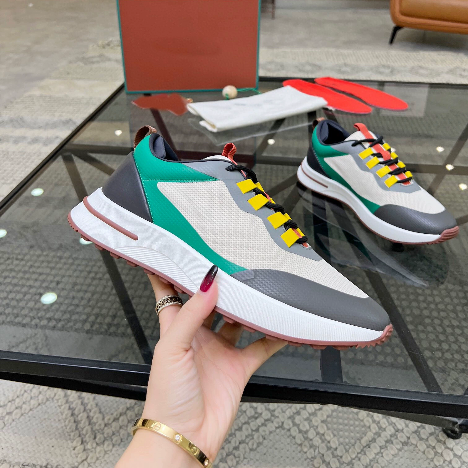 2023 новая повседневная мужская обувь с цветной сеткой в ​​европейском стиле, удобная универсальная молодежная уличная спортивная обувь, модная