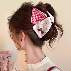 粉色樱桃贝壳三角抓夹女2025新款甜美风后脑勺盘发鲨鱼夹百搭发饰