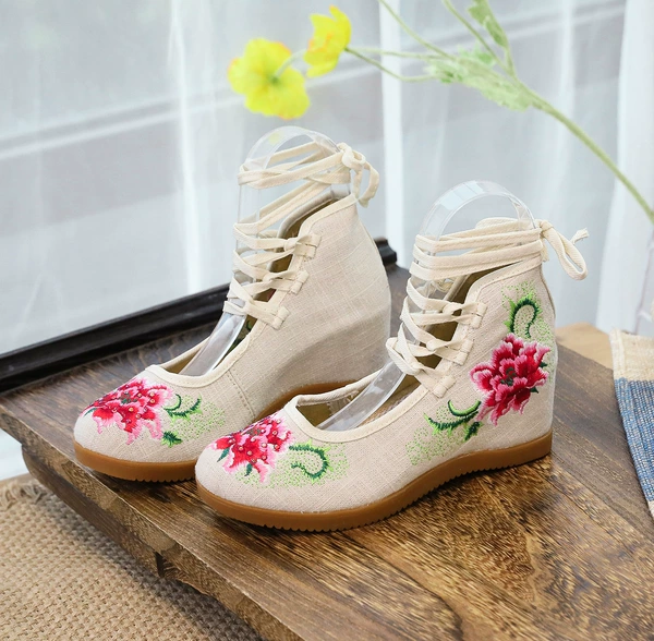 Seven-centimeter embroidered single shoes white